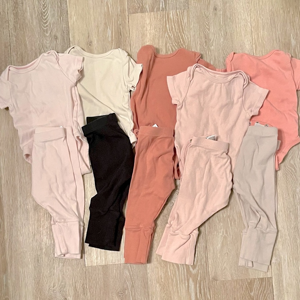 Cloud Island Multi Pack: Size 0-6 months SS Onesies/Pants